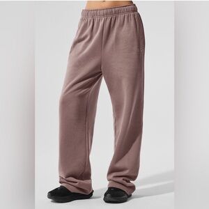 NWT ALO Accolade Straight Leg Sweatpants Sz Medium Mushroom